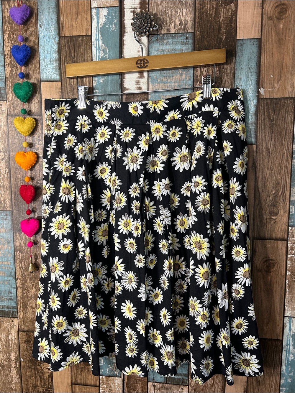 Women's Black Daisy Print A-Line Skirt - Floral Summer Style